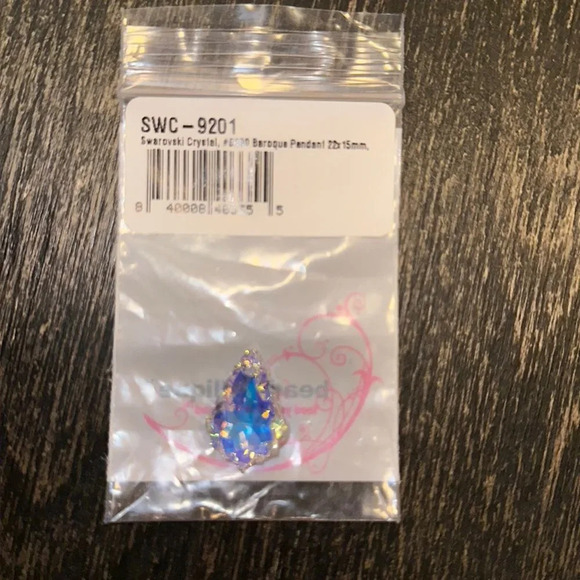 Swarovski Crystal, #6090 Baroque Pendant 22mm x 15mm - Picture 3 of 4